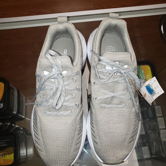 ADIDAS SWIFT RUN TAN SIZE 5 - Picture 2 of 5